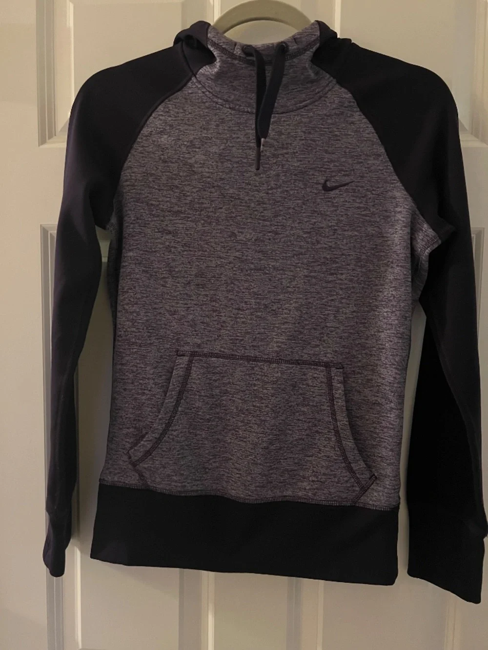 Nike Therma-FIT Girls XL 18/20 Hoodie Women’s XS Purple Athletic Pullover